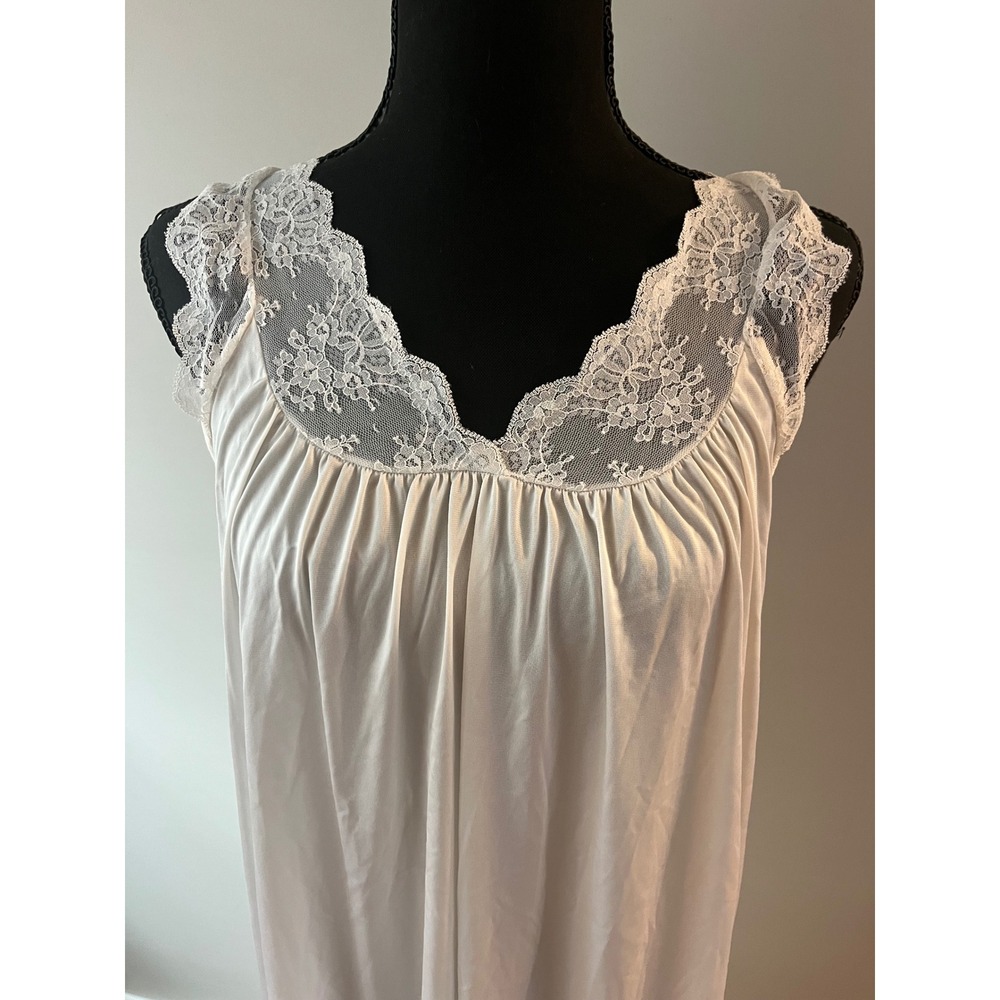 Vintage Shadowline Lace‎ Trim Long Nylon Nightgown 60s–80s White Petite Lingerie